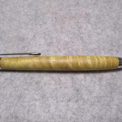 御蔵島桑　金桑　縮み杢　椿油仕上げ　ワンピースタイプの木軸ボールペン　　 4枚目の画像