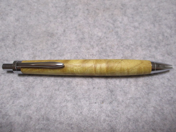 御蔵島桑　金桑　縮み杢　椿油仕上げ　ワンピースタイプの木軸ボールペン　　 1枚目の画像