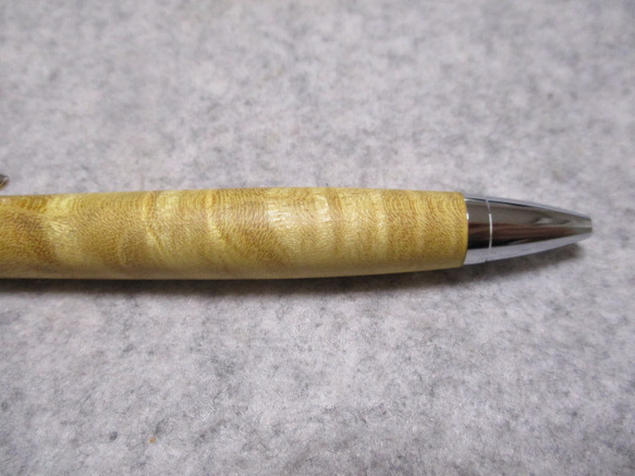 御蔵島桑　金桑　縮み杢　椿油仕上げ　ワンピースタイプの木軸ボールペン　　 10枚目の画像