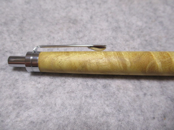 御蔵島桑　金桑　縮み杢　椿油仕上げ　ワンピースタイプの木軸ボールペン　　 9枚目の画像