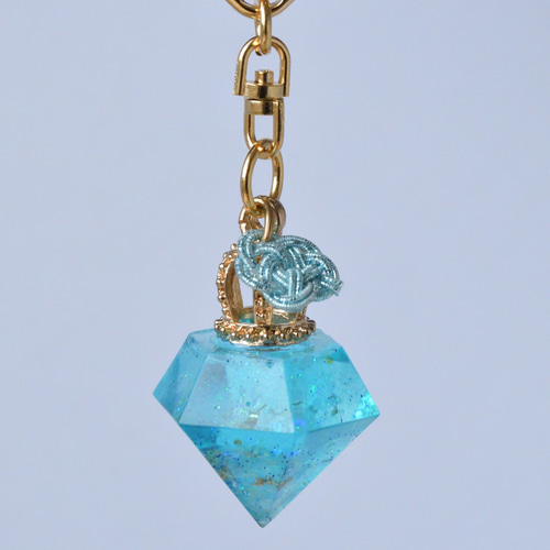 2746】じゃれ猫オルゴナイトキーホルダーレジン天然石アクアマリン