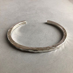 silver bangle 4mm /シルバー/バングル/槌目/シンプル/刻印 1枚目の画像