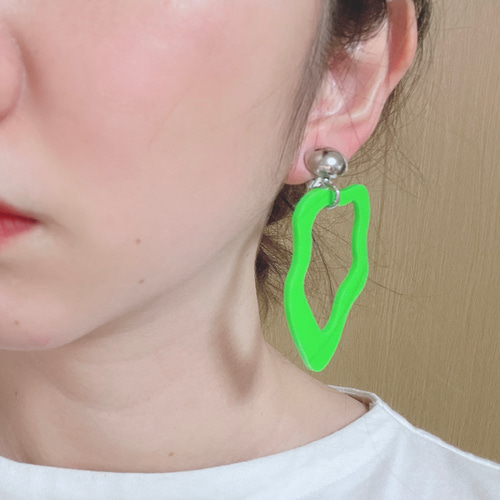 ハンドメイド 透明緑色 ティーポットイヤリング green tea | Rebecca