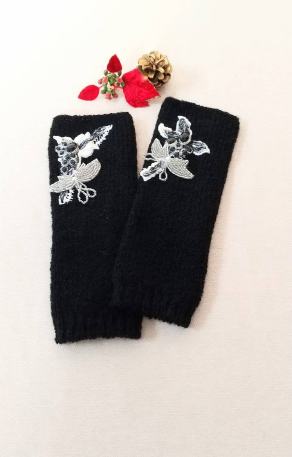 エレガントなビーズ刺繍の黒アームウォーマー 手袋・ミトン shi-ma