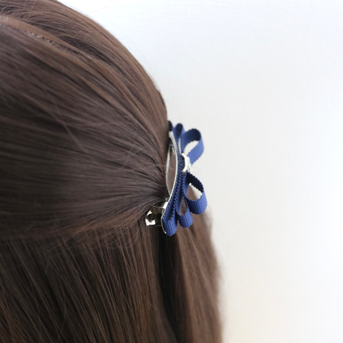 ビジュー付き小さめトリプルリボン バレッタ Uzuki 通販 ビジュー付き小さめトリプルリボン バレッタ Uzuki 通販