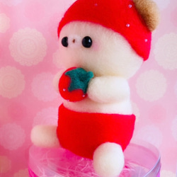 【中號】戴草莓帽的小熊 第4張的照片