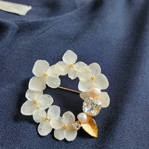 紫陽花クリスタル ブローチ ブローチ Tresor 通販 15100839｜Creema