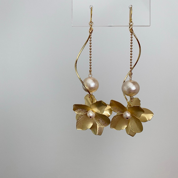 bridal pierce《k16gp   ウェデング　ブライダル　前撮り　フラワー　淡水パール　コットンパール》 3枚目の画像