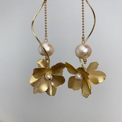 bridal pierce《k16gp   ウェデング　ブライダル　前撮り　フラワー　淡水パール　コットンパール》 4枚目の画像