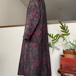 冬〜春　着物リメイク　ゆったり体型カバー　着物ワンピース　黒赤 3枚目の画像
