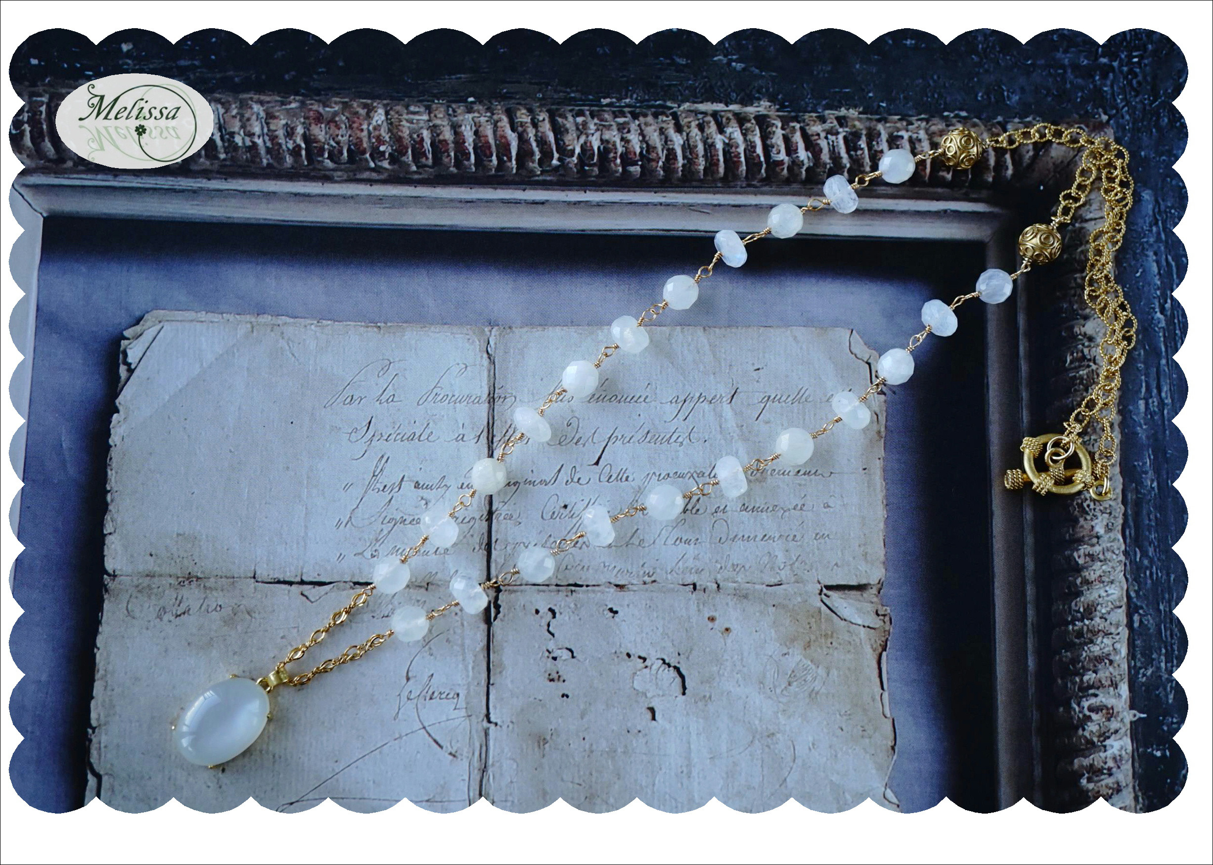 ムーンストーンのロングネックレス