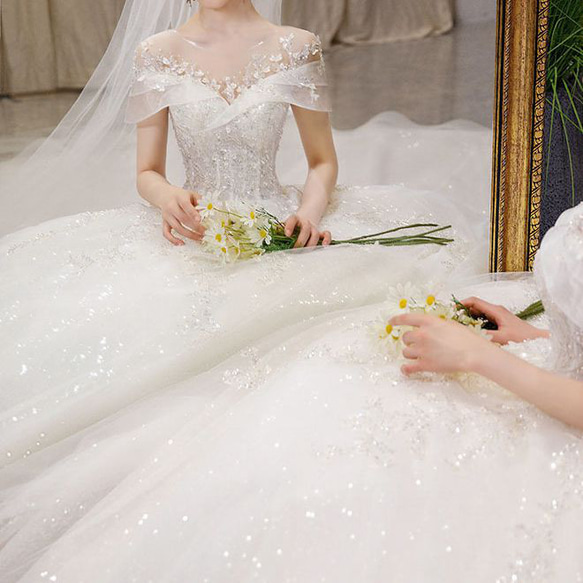 高級ウェディングドレスオーダーメイド  手縫いスパンコール・真珠 キラキラチュールリボン 華やかな引き裾　結婚式/二次会 3枚目の画像