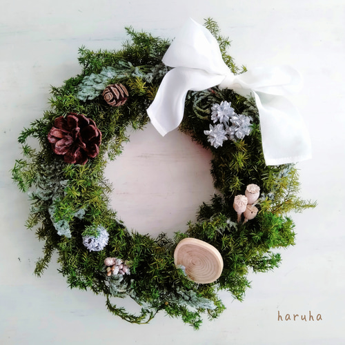 ナチュラルで素朴なあたたかさ北欧風クリスマスリース プリザーブド