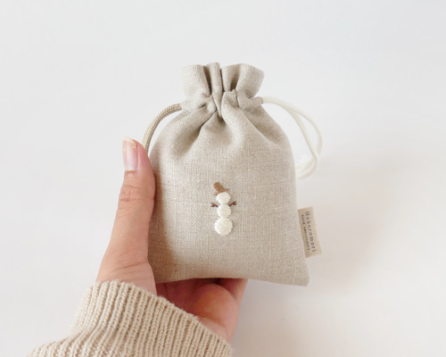名入れ》ゆきだるま(ベージュ)＊リネンの手刺繍巾着ポーチ 巾着