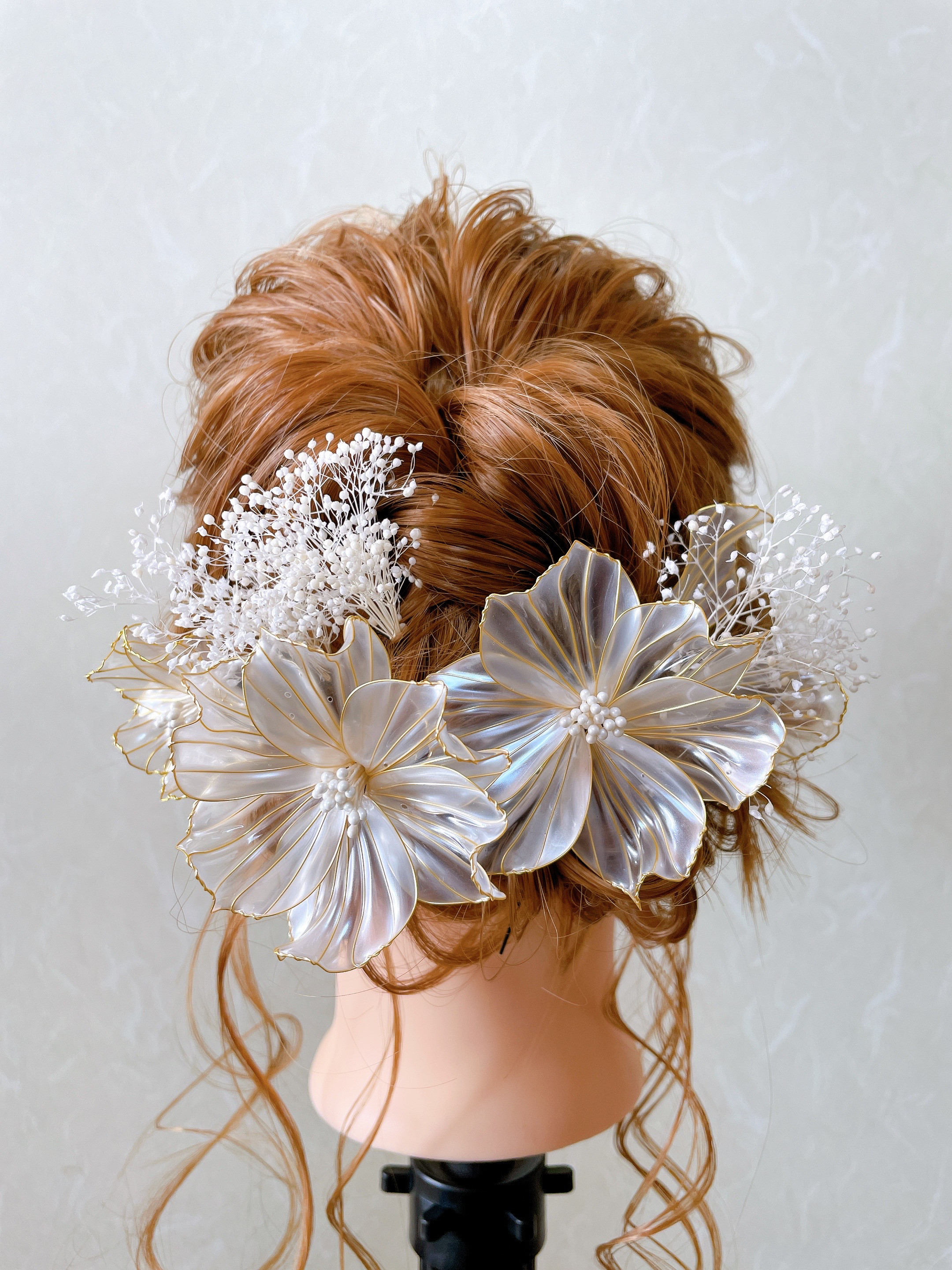 ゴールドワイヤー×ホワイトパール⌘花芯ホワイト✴︎成人式　結婚式✴︎