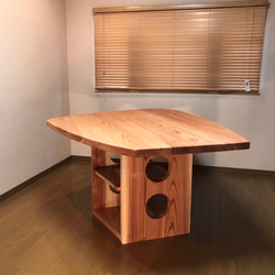 八溝杉175x135cm 厚材変形型テーブル(M21type) 4枚目の画像