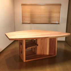 八溝杉175x135cm 厚材変形型テーブル(M21type) 3枚目の画像
