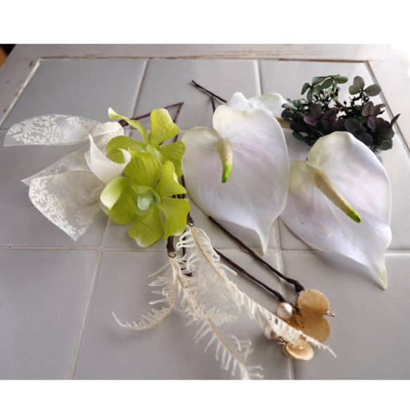 カラーと胡蝶蘭の髪飾り【造花＋ドライ＋プリザ】ウェディング・成人式などの着物に！ 4枚目の画像