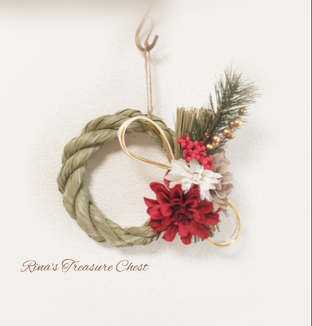 再販  しめ飾り　しめ縄　紅白のお花と縁起の良い飾りで作りました☆とても華やかです♡