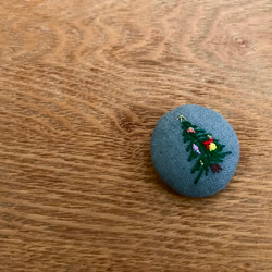 【限定1点】クリスマスツリー_刺繍ブローチ_麻 4枚目の画像