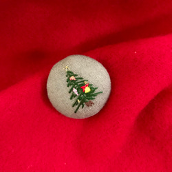 【限定1点】クリスマスツリー_刺繍ブローチ_麻 3枚目の画像