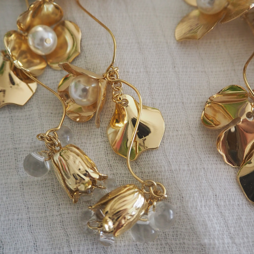 ブライダルアクセサリー フラワーロングピアス curve -gold