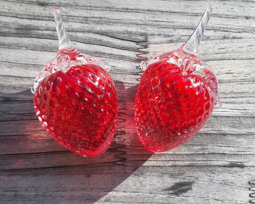 ジューシーつやつやガラスの苺 吹きガラス 赤・透明 その他インテリア