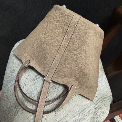 【RENA☆】訳あり 高級本革 トゴ キューブバッグ バケツバッグ M 新品】高級 本革 トゴ キューブバッグ バケツバッグ