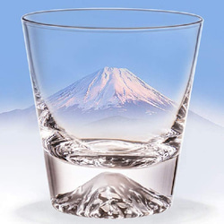 お洒落な富士山型のグラス　名入れ 1枚目の画像