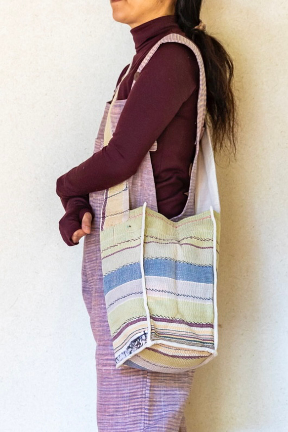 エメラルドグリーンのヴィンテージラリーキルトのボディバッグ　刺し子　刺繍布　襤褸 エメラルドグリーンのヴィンテージラリーキルトのボディバッグ