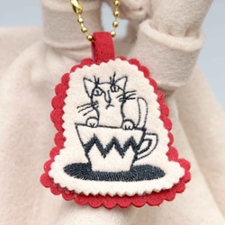 刺繍チャーム　CAT COFFEE　シロネコ　バッグチャーム　グリーティングチャーム 2枚目の画像