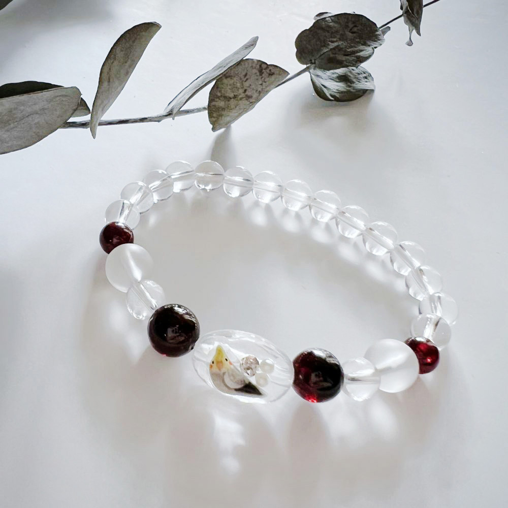 1月誕生石・ガーネット・インコと誕生石ブレスレット