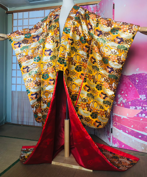 【レア】和ドレス 総刺繍打掛生地　サーモンピンク　着物ドレス　帯締