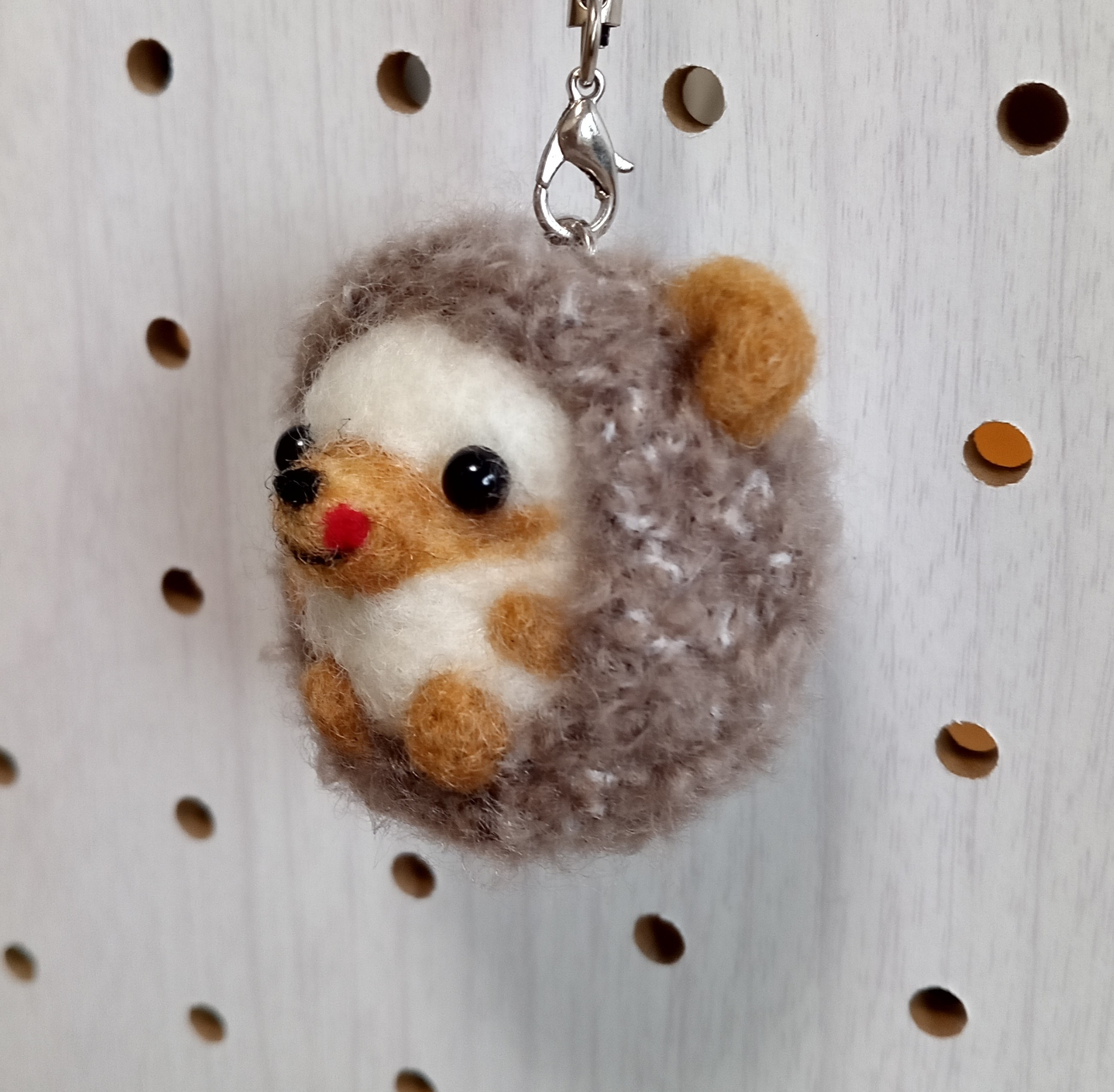 羊毛フェルト。インコちゃん。ブランコと巣のスタンド付き 