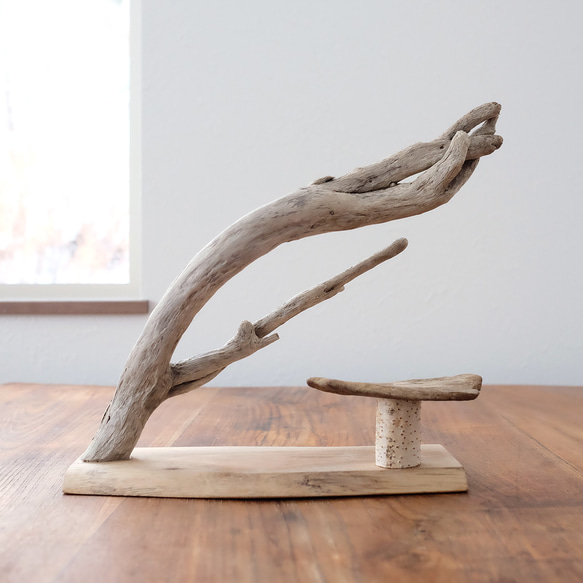 流木の形状 木製置物 黒い台座付き 温泉流木】流れる幹流木ダーク色素の飾り台座 置台 スタンド