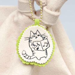 刺繍チャーム　ウタねこ　バッグチャーム　グリーティングチャーム 2枚目の画像