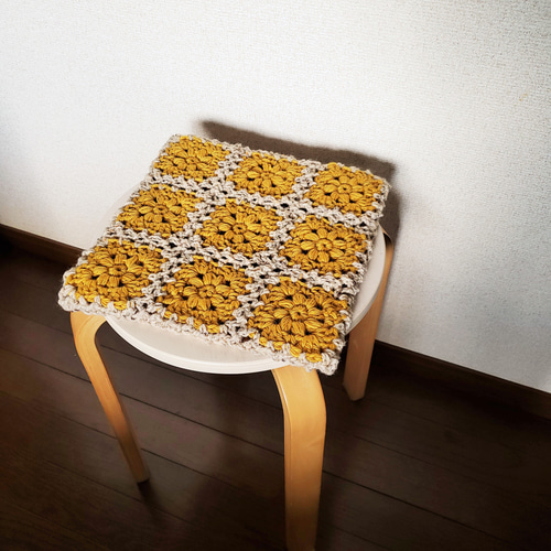 グラニースクエア角座 レトロ かぎ針編み 冬支度 極太 ＊キャメル