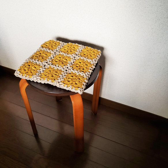 グラニースクエア角座 レトロ かぎ針編み 冬支度 極太 ＊キャメル