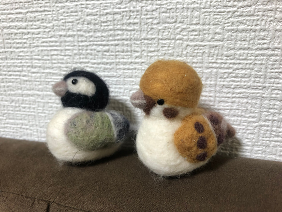【羊毛フェルト】雀　鳥　羽広げ 羊毛フェルト】雀 鳥 羽広げ