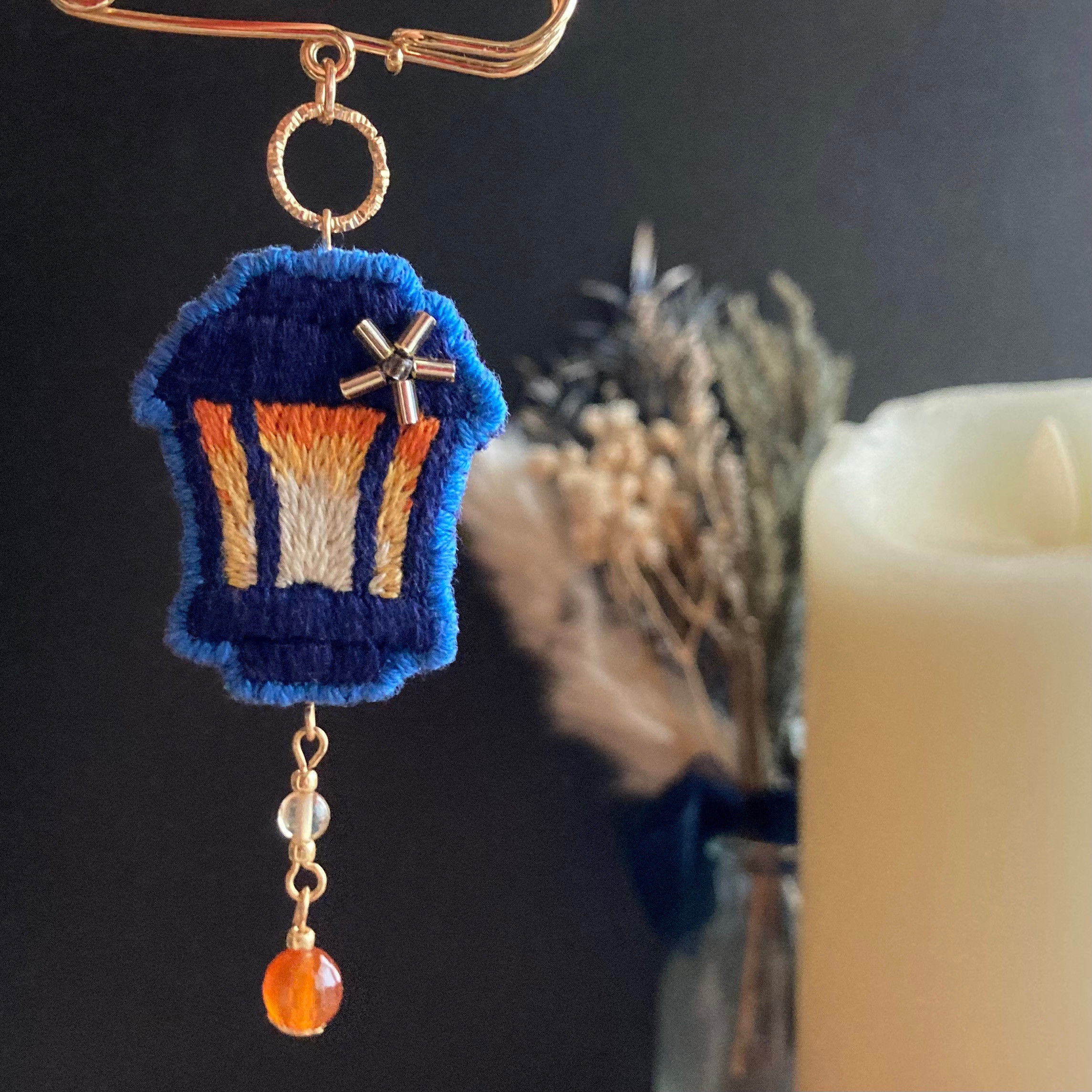 星煌めく夜の手刺繍ランタン　ストールピン