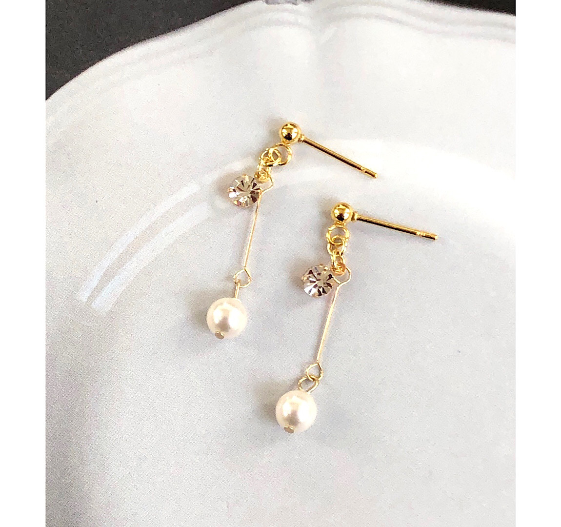 世界的に有名な ゴールドラインストーンとパールのピアス ピアス イヤリング アクセサリー