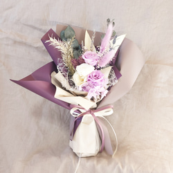 パープル系カラーのブーケ：ギフトにもおすすめ！ドライ・プリザーブドフラワーの立てたまま飾れる自立する花束 4枚目の画像