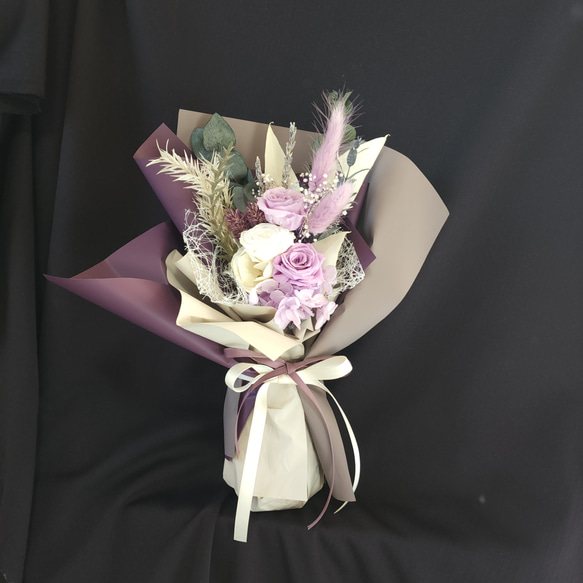 パープル系カラーのブーケ：ギフトにもおすすめ！ドライ・プリザーブドフラワーの立てたまま飾れる自立する花束 15枚目の画像