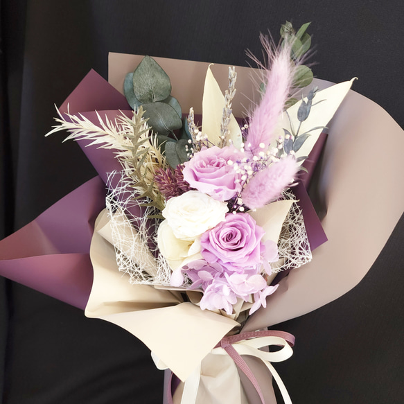 パープル系カラーのブーケ：ギフトにもおすすめ！ドライ・プリザーブドフラワーの立てたまま飾れる自立する花束 5枚目の画像
