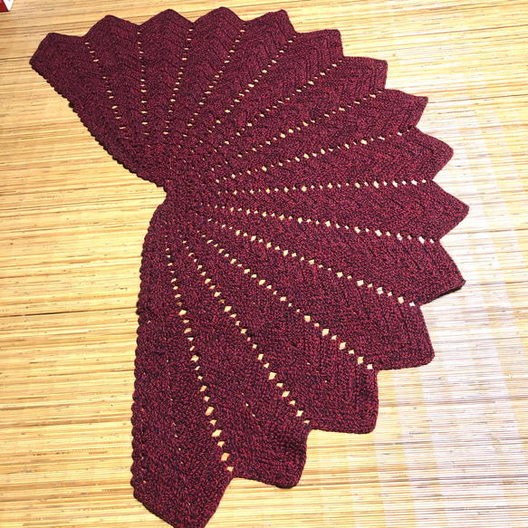 かぎ針編み　マント　ストール　赤　ハンドメイド 1枚目の画像