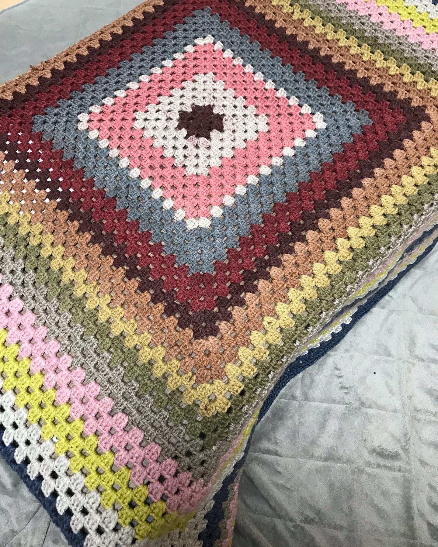 手編み * マルチカバー * こたつカバー * グラニースクエア 手編み * マルチカバー * こたつカバー * グラニースクエア 手編み