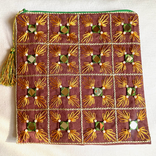 アフガニスタンの刺繍ポーチ ＜手作り＆フェアトレード＞ by Nadia