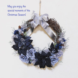 クールでカッコイイ！ブラックポインセチアのクリスマスリース ブルー