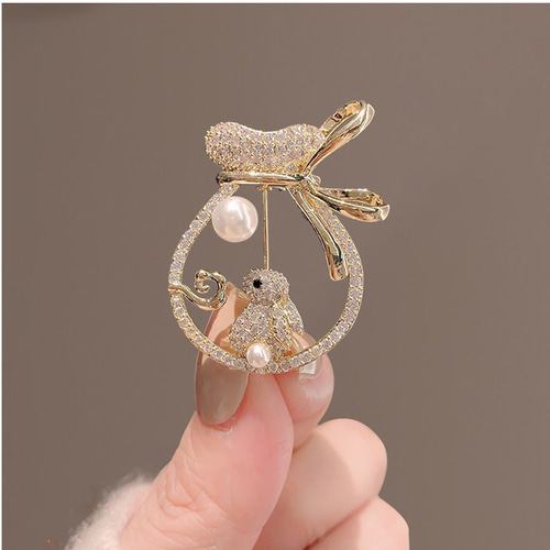 スワロフスキー【星型ブローチ】 スワロフスキー ブローチ スワロフスキー 星形 ブローチ