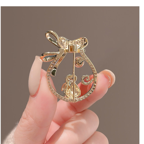 可愛 ウサギち スワロフスキー ブローチ【受注製作】 ブローチ YCHEN